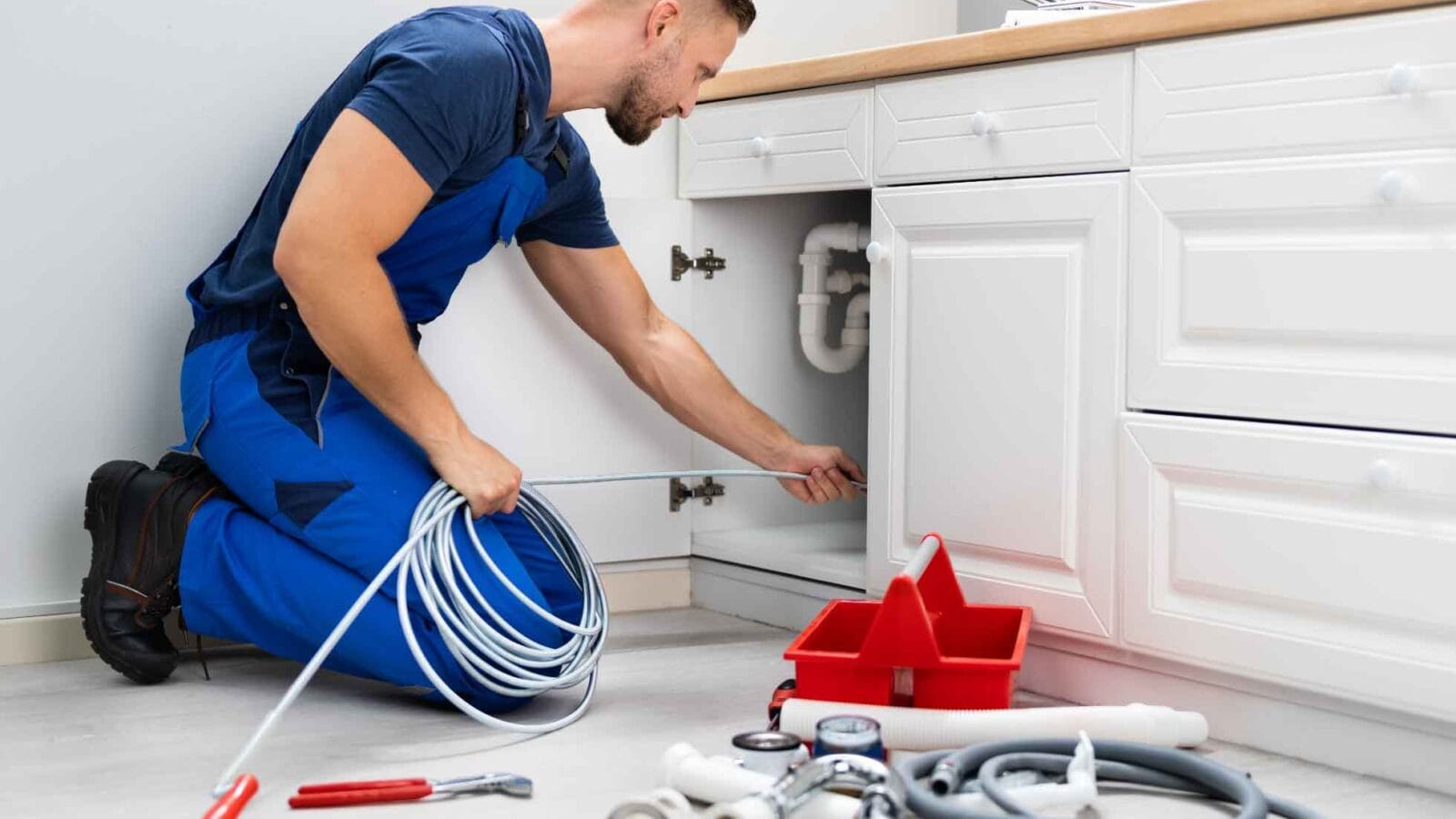 property management maintenance man 1600x900